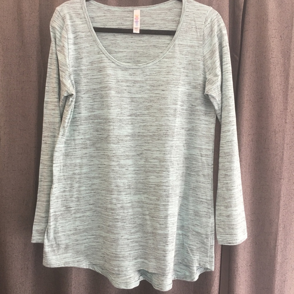 Lularoe Lynnae Shirt - Medium